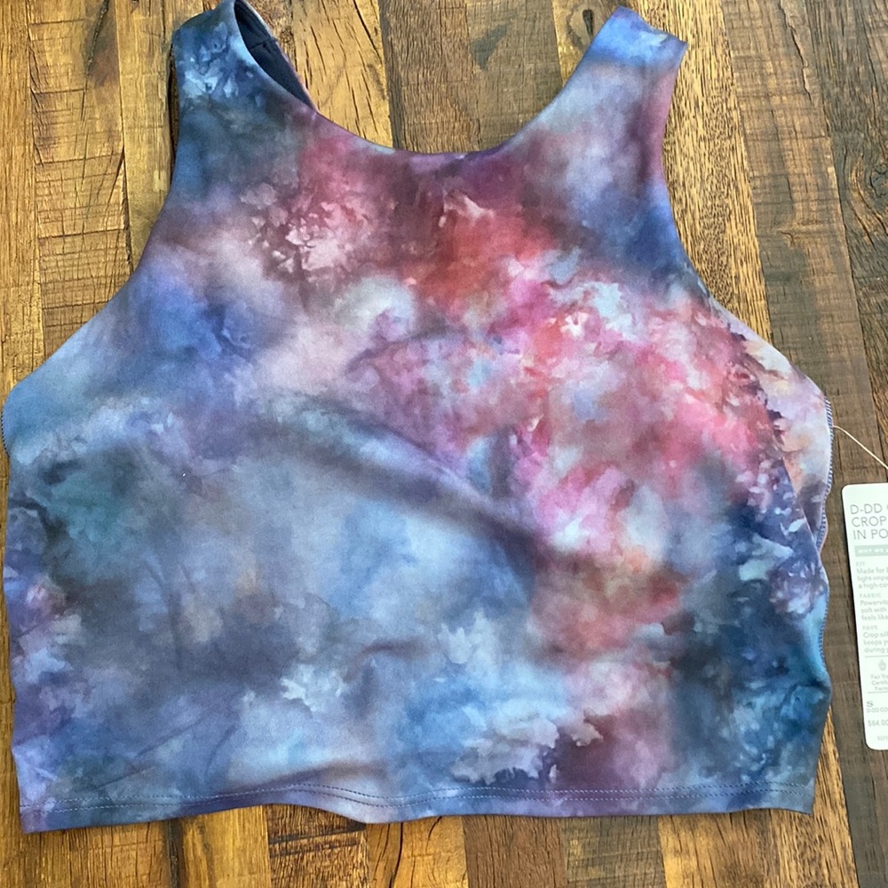 NWT Athleta Conscious Crop in Poewervita